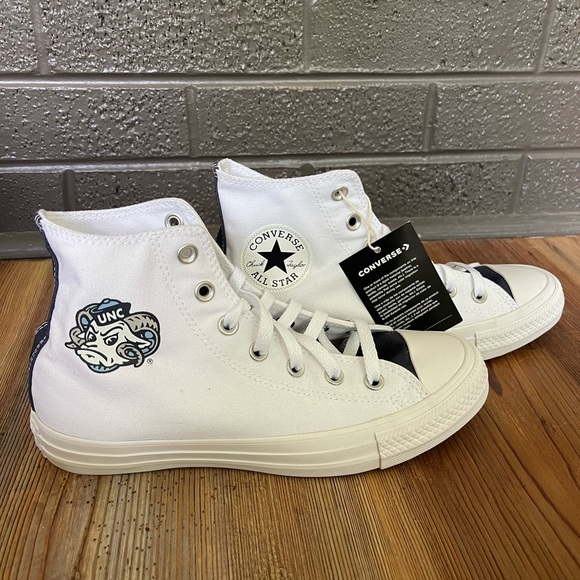 Converse Shoes - Converse All Star Chuck Taylor size 7.5 (women’s), 5.5 (men’s) UNC